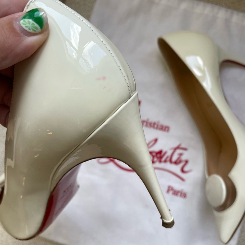 Christian Louboutin Cream/White Patent Leather
Pumps EU 39.5 - Picture 9 of 15